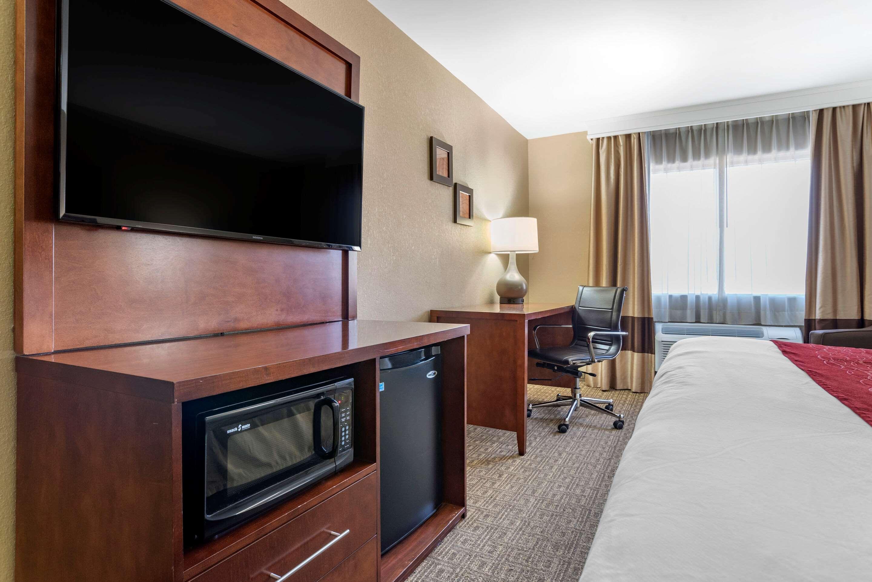 Comfort Inn & Suites Leeds I-20 Exterior photo
