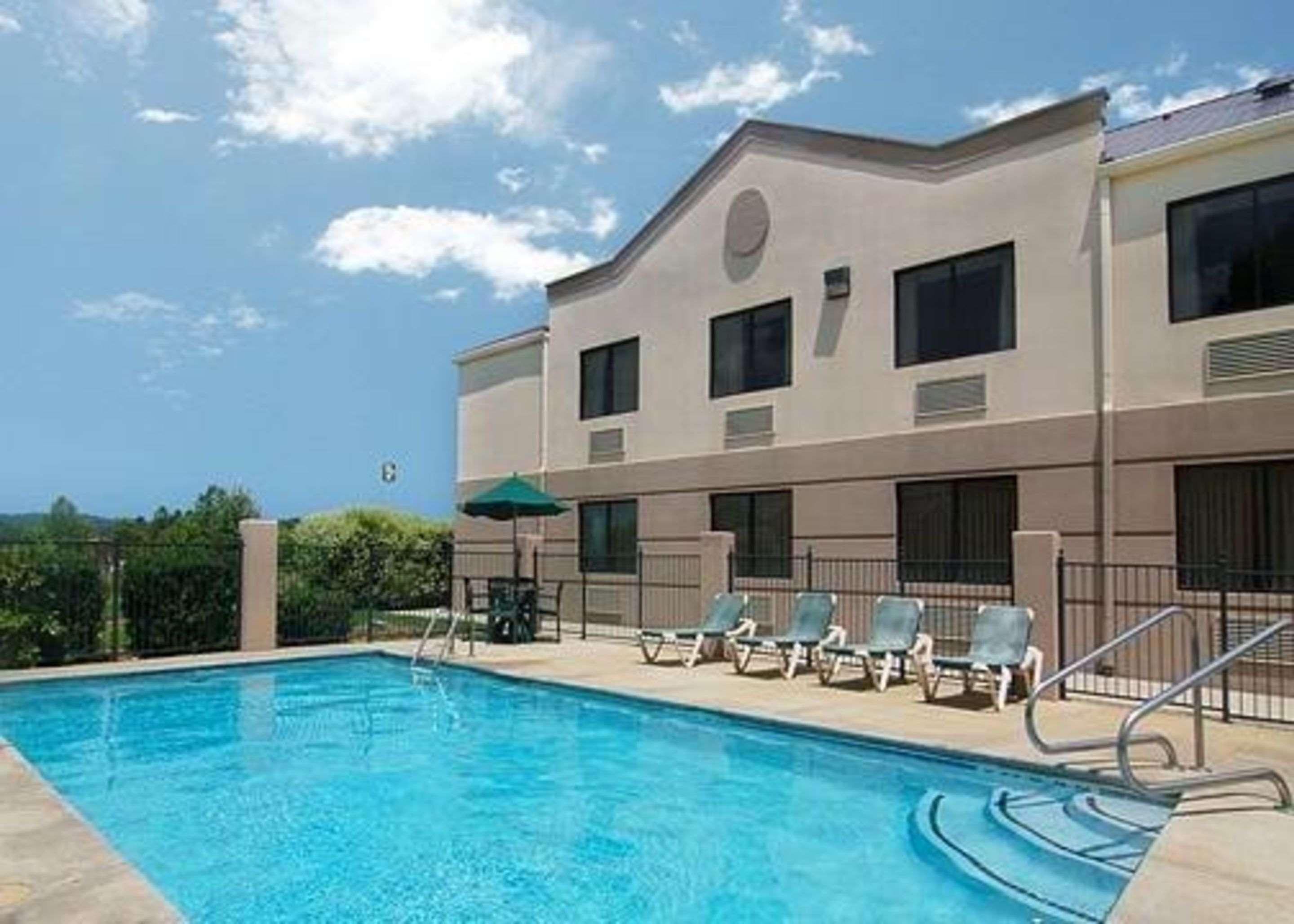 Comfort Inn & Suites Leeds I-20 Exterior photo